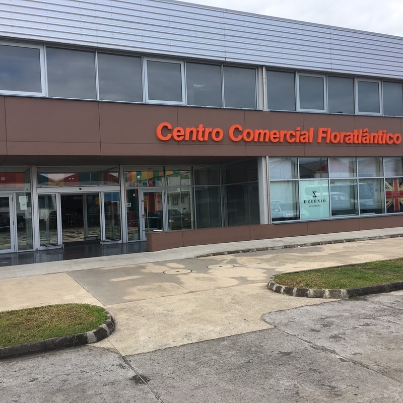 Portas automáticas FAAC num centro comercial nos Açores