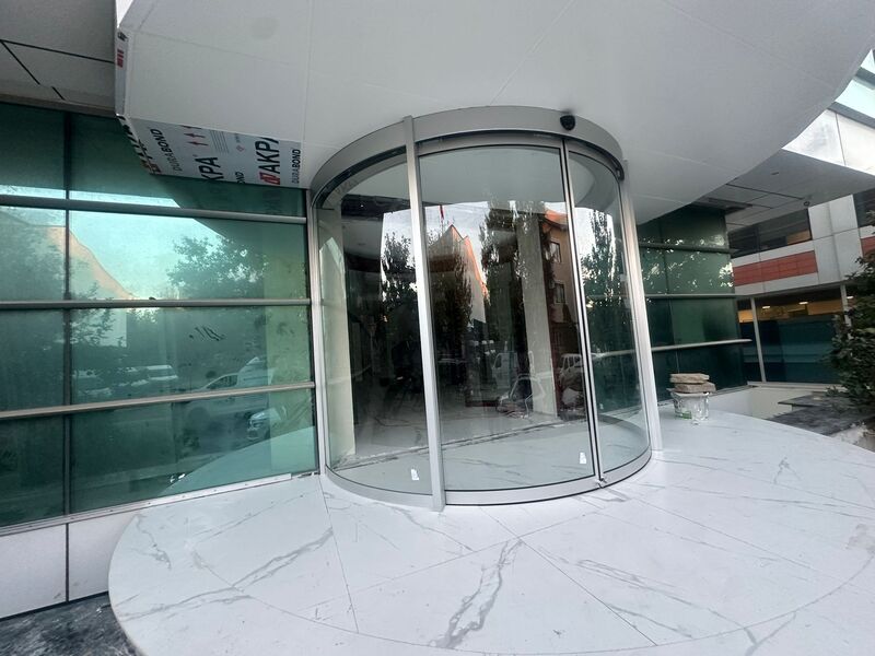 Porta automática semicircular