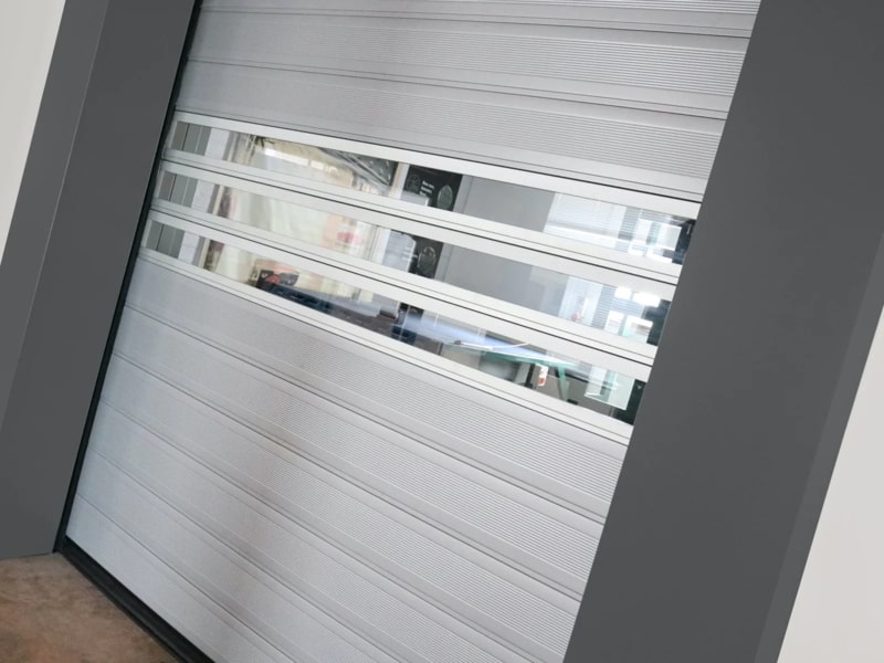 Porta rápida em espiral com visores transparentes
