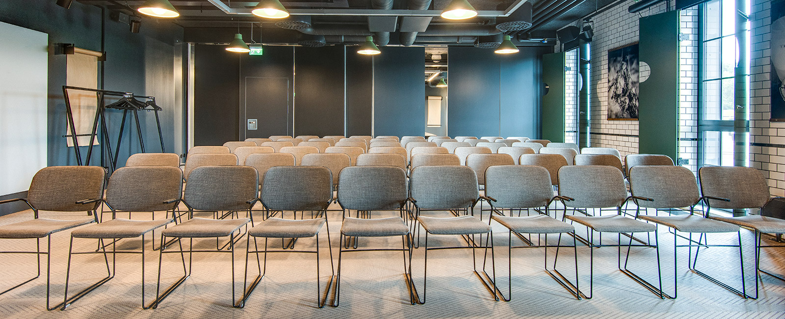 Centro de congressos dividido com paredes móveis WINAB Refral 52 dB