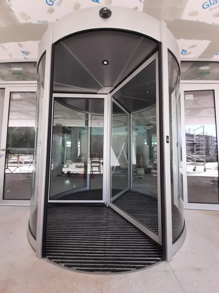 Porta giratória GU RevoLine na Direção Executiva do SNS, Porto