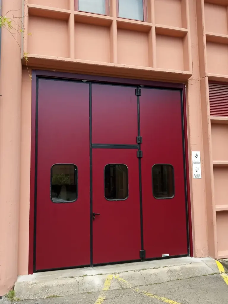 porta-harmonio-adone-oficinas-cp-contumil-exterior