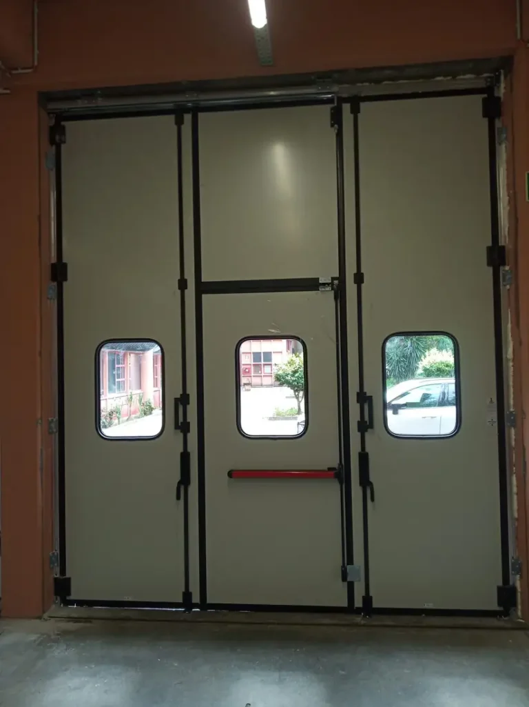 porta-harmonio-adone-oficinas-cp-contumil-interior-barra-antipanico