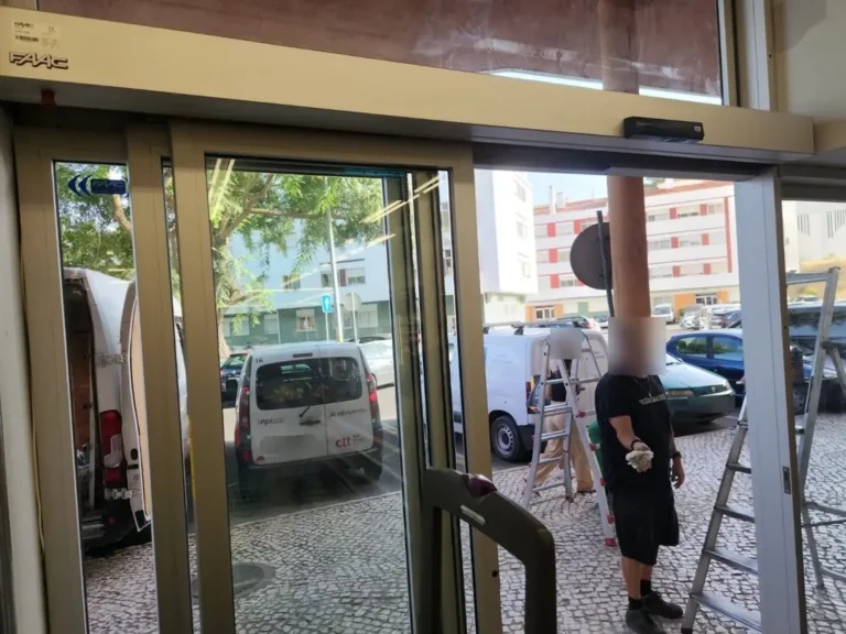 porta-telescopica-auchan-lisboa-mecanismo